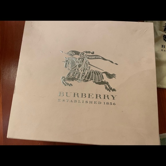 Burberry equestrian shearling outdoor boots (Barely worn, great condition!) - Picture 2 of 4